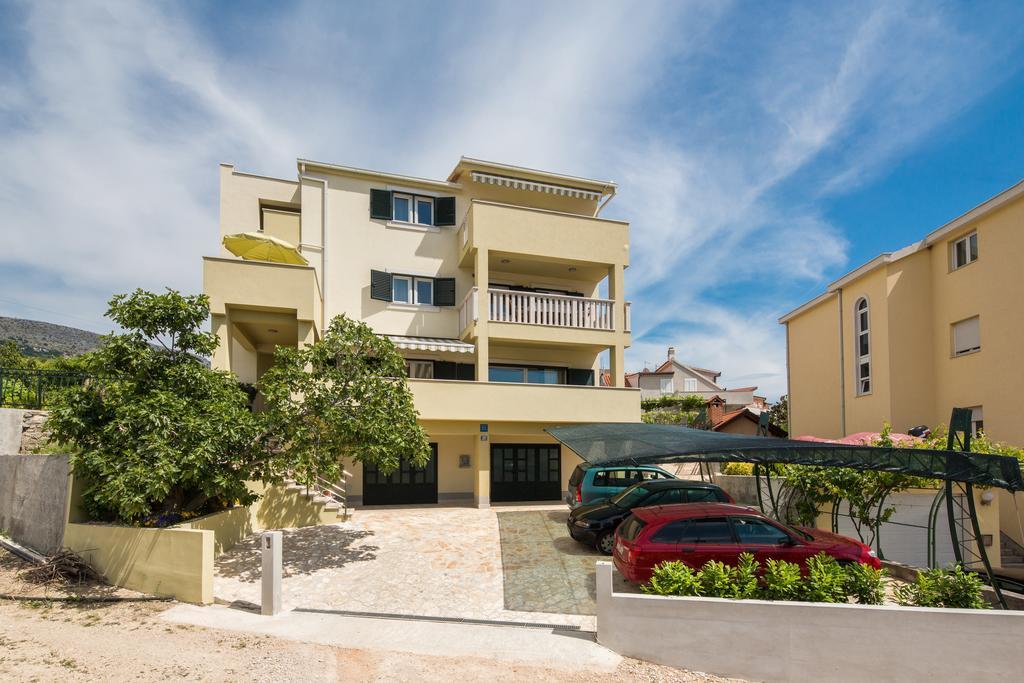 Apartments Leon Podstrana Esterno foto